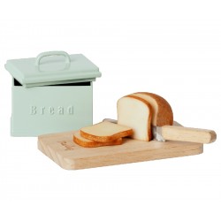 Miniature bread box w....
